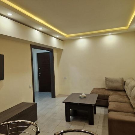 Comfortable Apartment In The Centre Of Yerevan 002 Kültér fotó