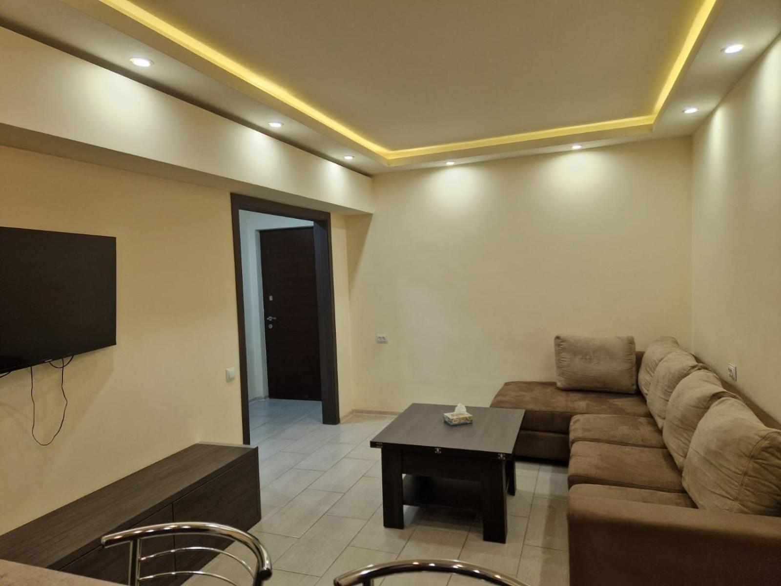 Comfortable Apartment In The Centre Of Yerevan 002 Kültér fotó