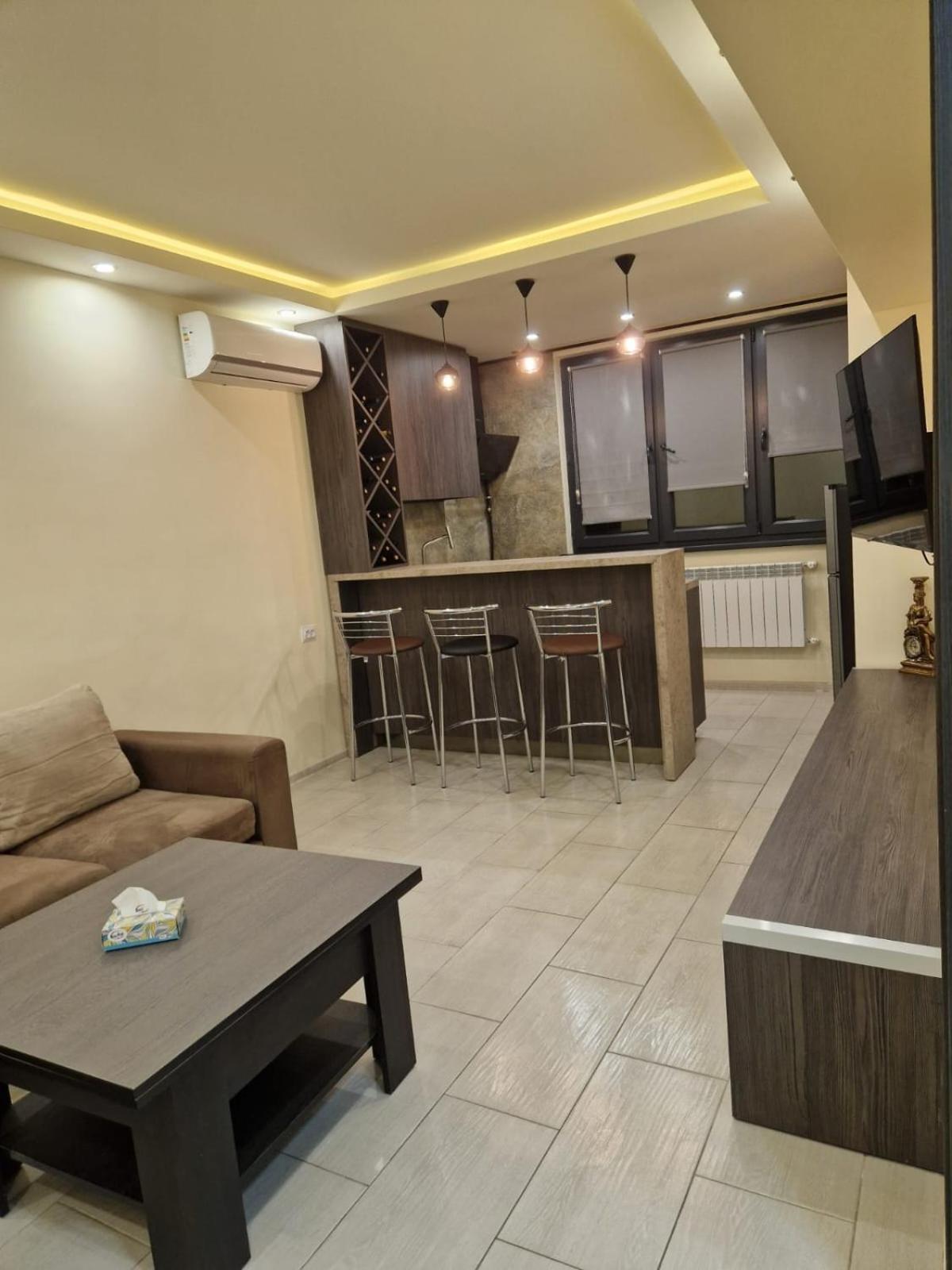 Comfortable Apartment In The Centre Of Yerevan 002 Kültér fotó